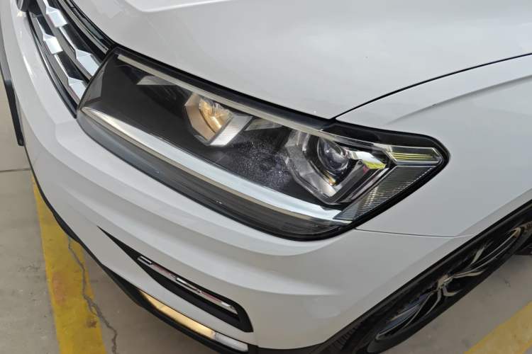 Used Volkswagen Tiguan L 2017 330TSI Automatic Two-Wheel Drive Comfort Edition Left Front Headlight