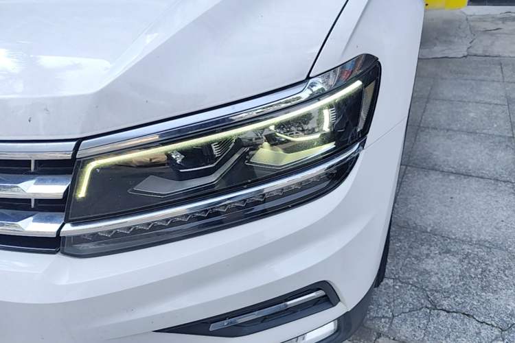 Used Volkswagen Tiguan L 2017 380TSI Automatic All-Wheel-Drive Luxury Edition Left Front Headlight