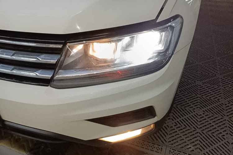 Used Volkswagen Tiguan L 2017 330TSI Automatic Two-Wheel Drive Luxury Edition Left Front Headlight
