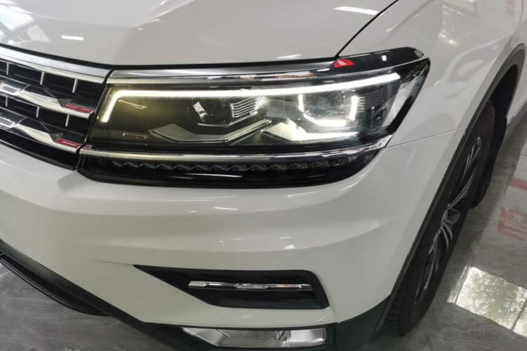Used Volkswagen Tiguan L 2017 380TSI Automatic All-Wheel-Drive Luxury Edition Left Front Headlight