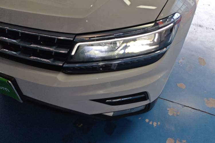 Used Volkswagen Tiguan L 2017 380TSI Automatic All-Wheel-Drive Luxury Edition Left Front Headlight