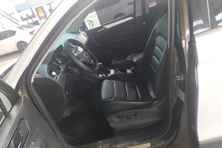 Used Volkswagen Tiguan L 2017 330TSI Automatic Two-Wheel Drive Luxury Edition Left Front Seat
