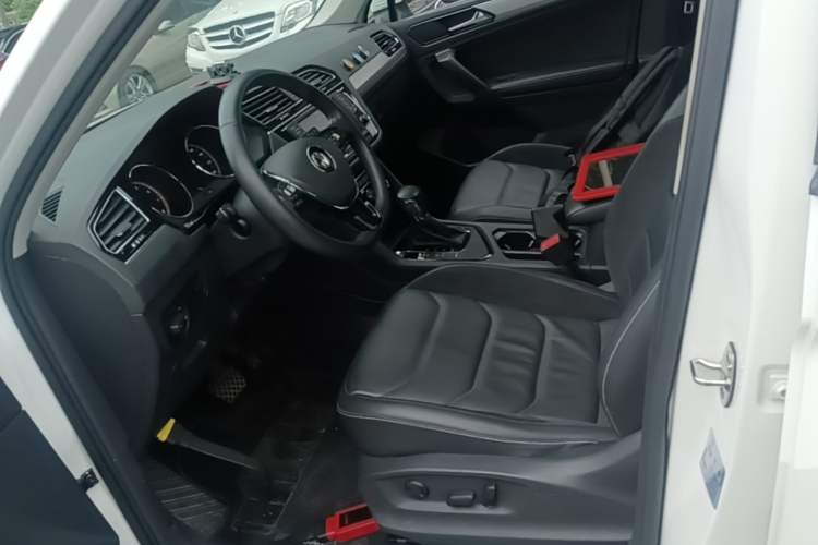 Used Volkswagen Tiguan L 2017 330TSI Automatic Two-Wheel Drive Luxury Edition Left Front Seat