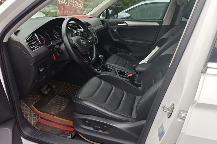 Used Volkswagen Tiguan L 2017 330TSI Automatic Two-Wheel Drive Luxury Edition Left Front Seat