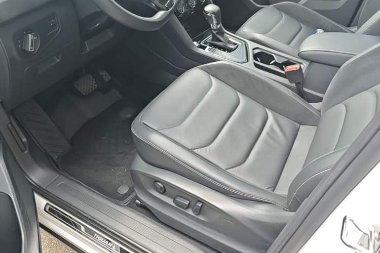 Used Volkswagen Tiguan L 2017 330TSI Automatic Two-Wheel Drive Luxury Edition Left Front Seat