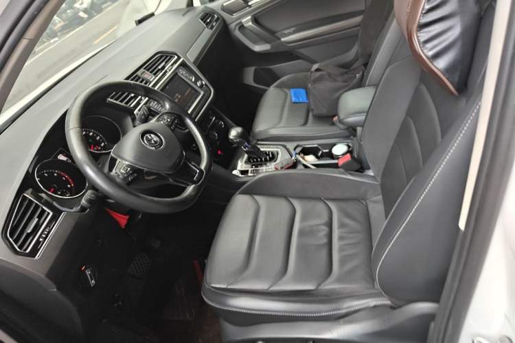 Used Volkswagen Tiguan L 2017 330TSI Automatic Two-Wheel Drive Comfort Edition Left Front Seat
