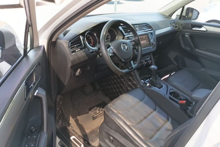 Used Volkswagen Tiguan L 2017 330TSI Automatic Two-Wheel Drive Luxury Edition Left Front Seat