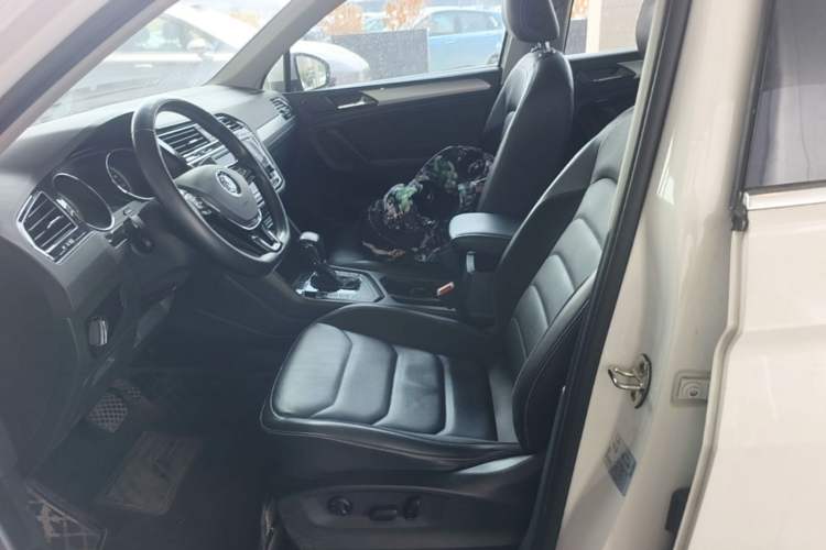 Used Volkswagen Tiguan L 2017 380TSI Automatic All-Wheel-Drive Luxury Edition Left Front Seat
