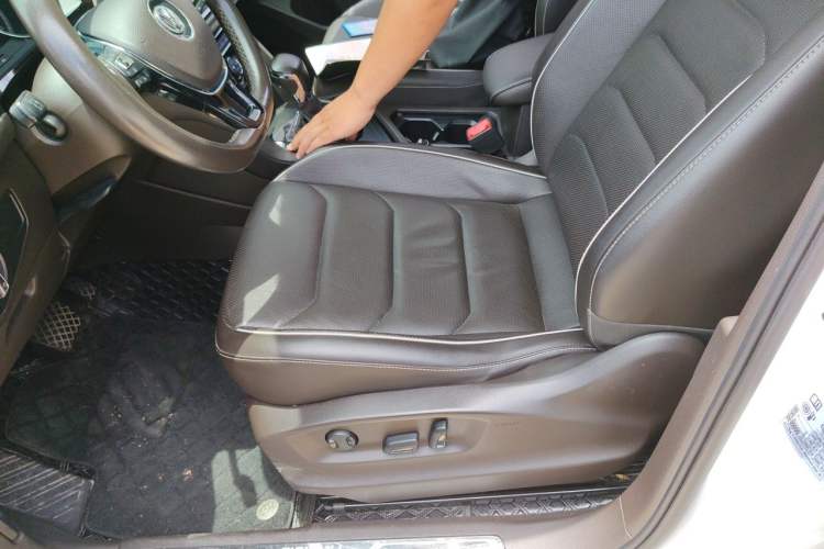 Used Volkswagen Tiguan L 2017 330TSI Automatic Two-Wheel Drive Flagship Edition Left Front Seat