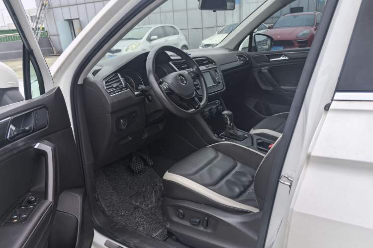 Used Volkswagen Tiguan L 2017 330TSI Automatic Two-Wheel Drive Comfort Edition Left Front Seat