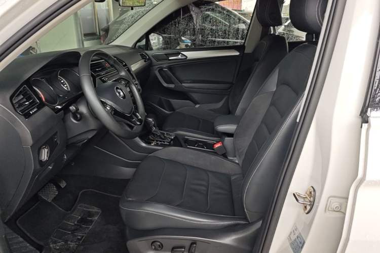 Used Volkswagen Tiguan L 2017 330TSI Automatic Two-Wheel Drive Comfort Edition Left Front Seat