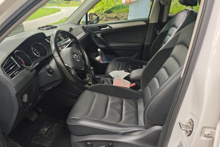 Used Volkswagen Tiguan L 2017 330TSI Automatic Two-Wheel Drive Luxury Edition Left Front Seat