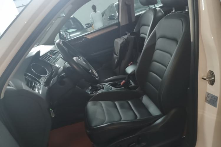 Used Volkswagen Tiguan L 2017 330TSI Automatic Two-Wheel Drive Luxury Edition Left Front Seat