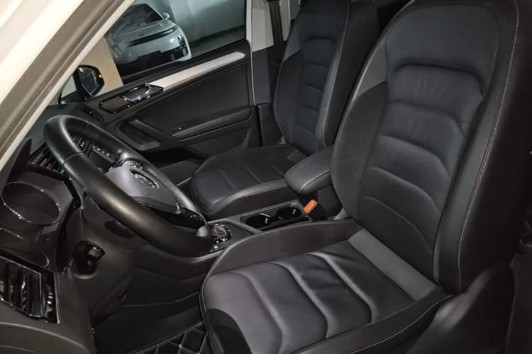 Used Volkswagen Tiguan L 2017 330TSI Automatic Two-Wheel Drive Luxury Edition Left Front Seat