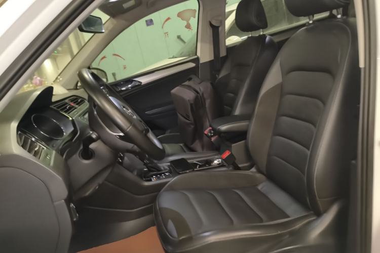 Used Volkswagen Tiguan L 2017 330TSI Automatic Two-Wheel Drive Luxury Edition Left Front Seat