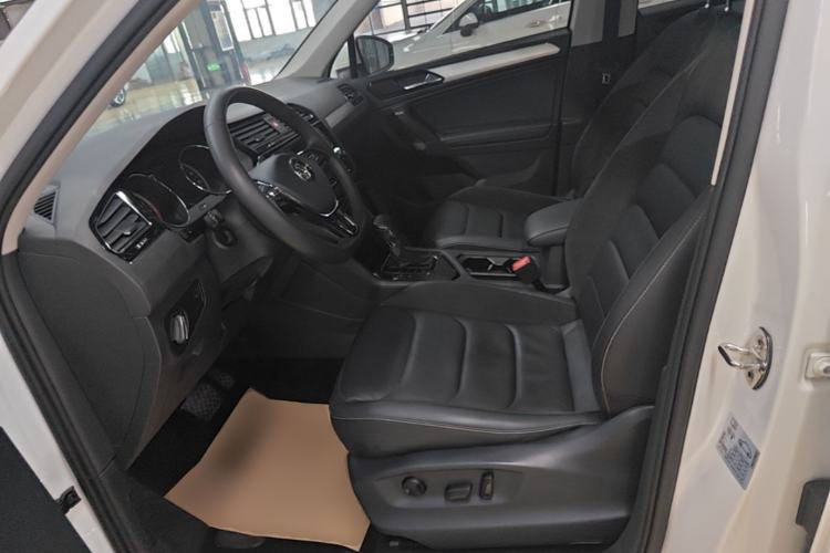Used Volkswagen Tiguan L 2017 330TSI Automatic Two-Wheel Drive Luxury Edition Left Front Seat