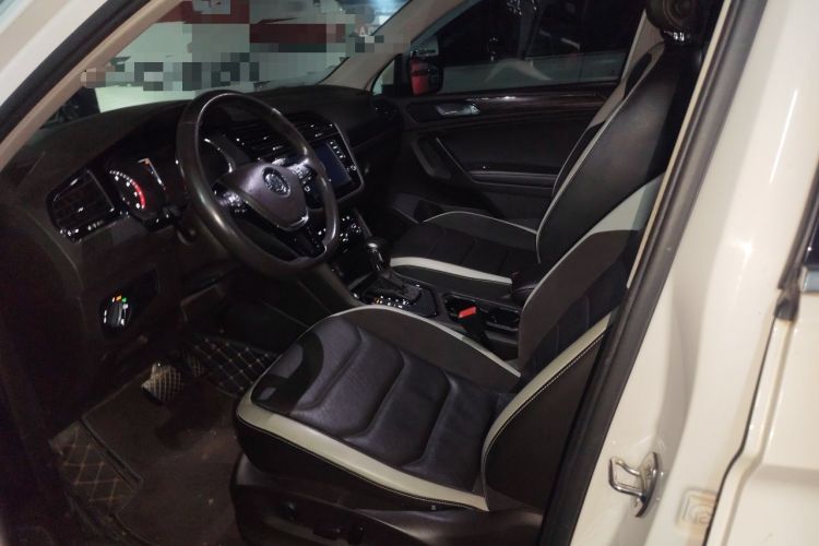 Used Volkswagen Tiguan L 2017 380TSI Automatic All-Wheel-Drive Luxury Edition Left Front Seat