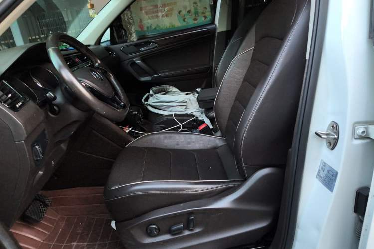 Used Volkswagen Tiguan L 2017 330TSI Automatic Two-Wheel Drive Flagship Edition Left Front Seat