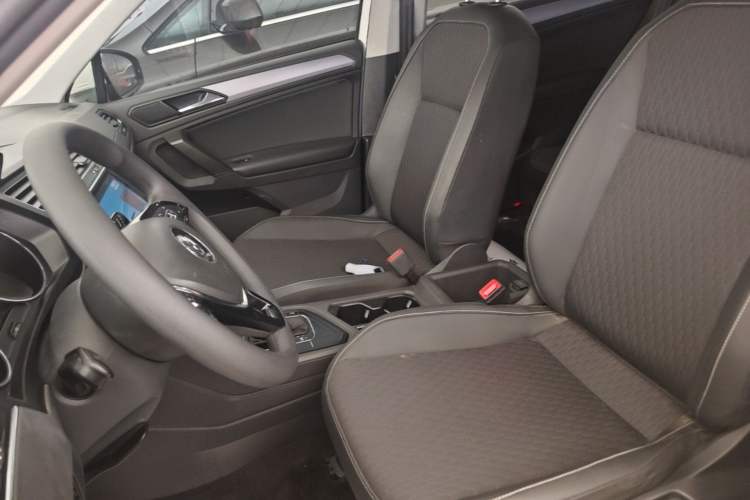Used Volkswagen Tiguan L 2017 330TSI Automatic Two-Wheel Drive Luxury Edition Left Front Seat