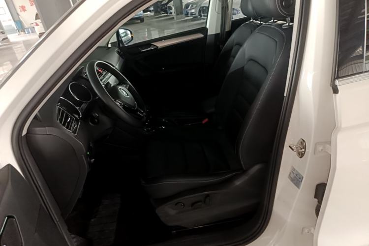 Used Volkswagen Tiguan L 2017 330TSI Automatic Two-Wheel Drive Luxury Edition Left Front Seat