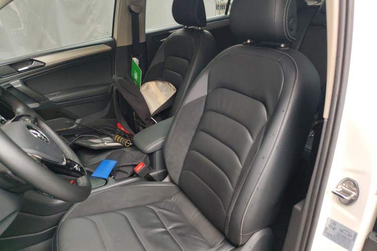 Used Volkswagen Tiguan L 2017 380TSI Automatic All-Wheel-Drive Luxury Edition Left Front Seat