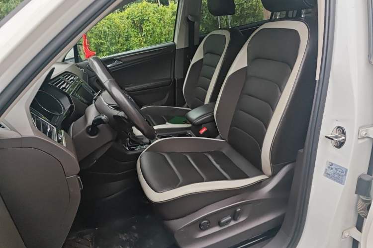 Used Volkswagen Tiguan L 2017 330TSI Automatic Two-Wheel Drive Luxury Edition Left Front Seat