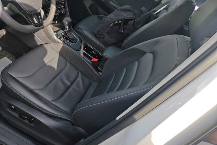 Used Volkswagen Tiguan L 2017 330TSI Automatic Two-Wheel Drive Luxury Edition Left Front Seat