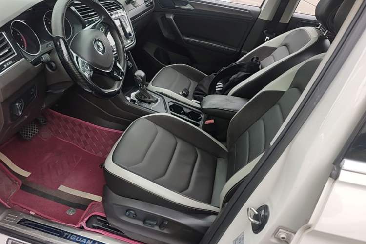 Used Volkswagen Tiguan L 2017 330TSI Automatic Two-Wheel Drive Luxury Edition Left Front Seat