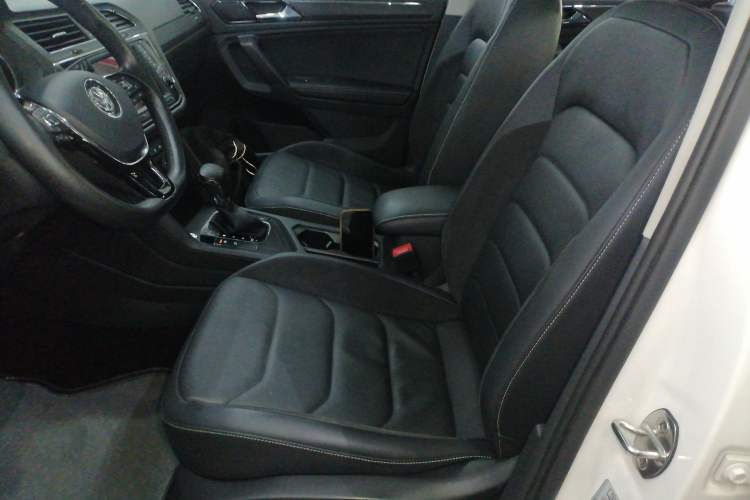 Used Volkswagen Tiguan L 2017 330TSI Automatic Two-Wheel Drive Luxury Edition Left Front Seat