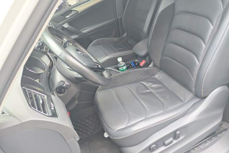 Used Volkswagen Tiguan L 2017 330TSI Automatic Two-Wheel Drive Luxury Edition Left Front Seat