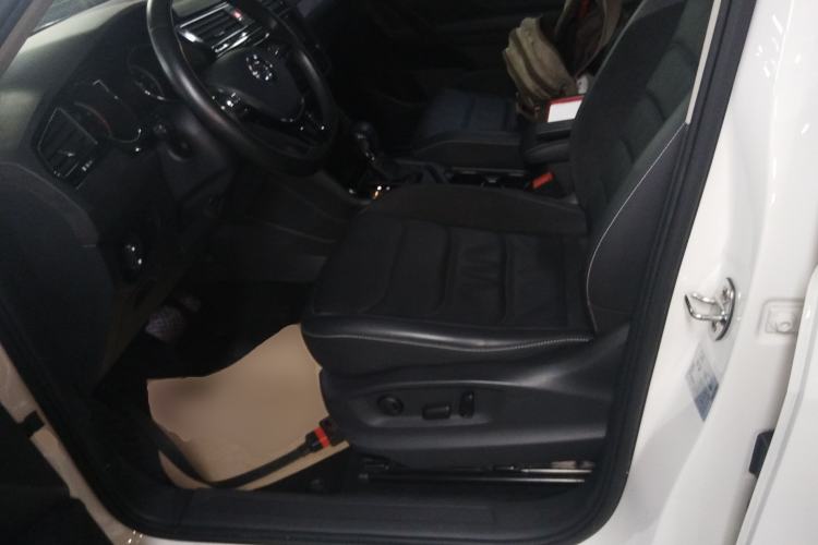 Used Volkswagen Tiguan L 2017 330TSI Automatic Two-Wheel Drive Comfort Edition Left Front Seat