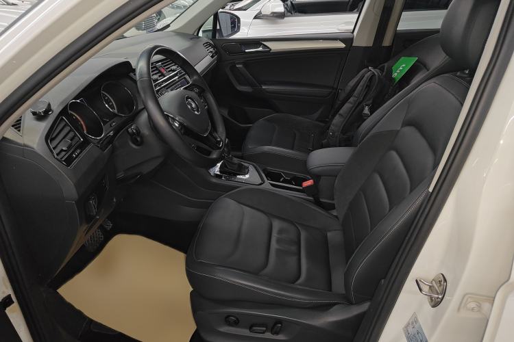 Used Volkswagen Tiguan L 2017 330TSI Automatic Two-Wheel Drive Luxury Edition Left Front Seat