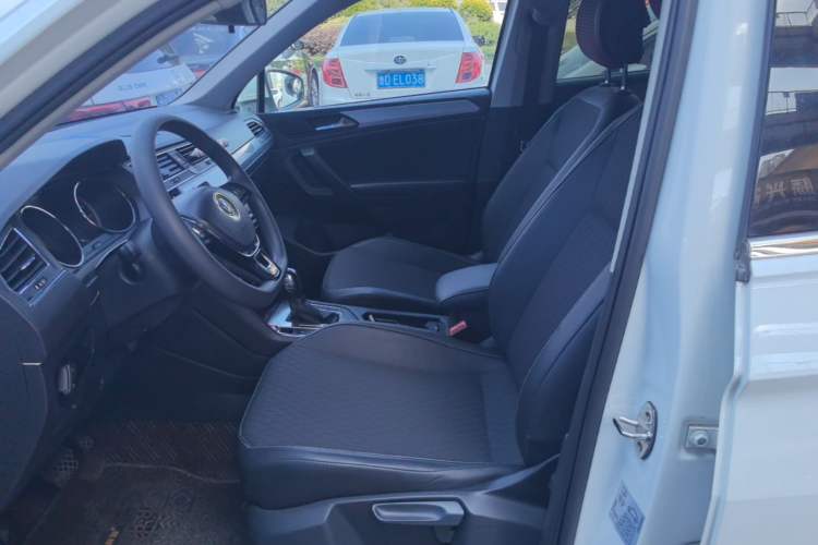 Used Volkswagen Tiguan L 2017 330TSI Automatic Two-Wheel Drive Luxury Edition Left Front Seat