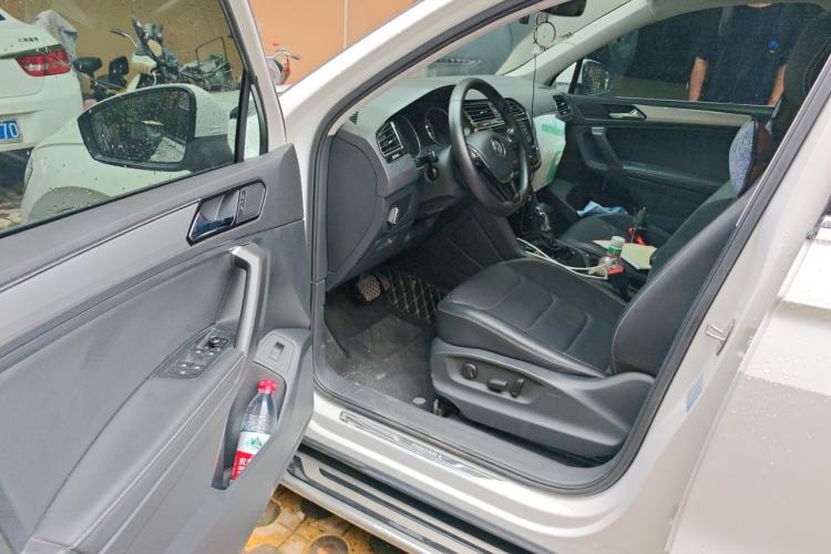 Used Volkswagen Tiguan L 2017 380TSI Automatic All-Wheel-Drive Luxury Edition Left Front Seat
