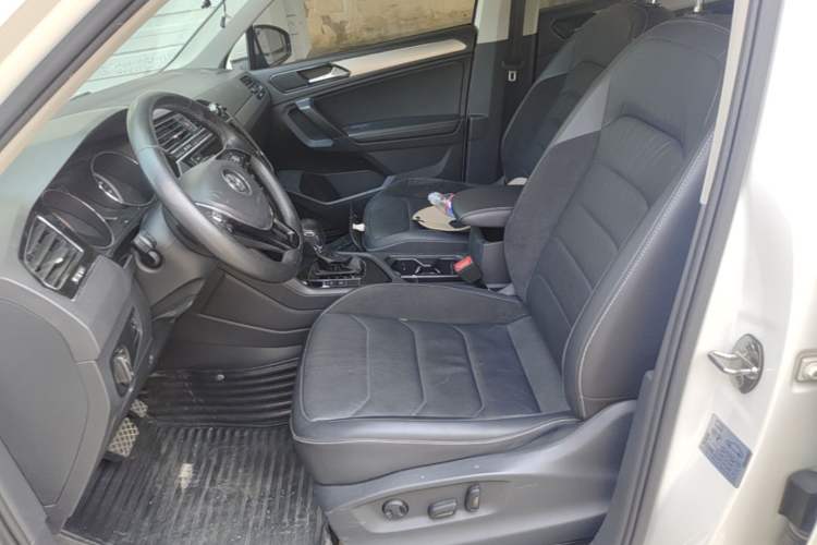 Used Volkswagen Tiguan L 2017 330TSI Automatic Two-Wheel Drive Comfort Edition Left Front Seat