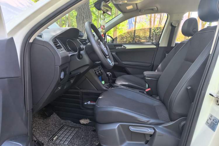 Used Volkswagen Tiguan L 2017 330TSI Automatic Two-Wheel Drive Luxury Edition Left Front Seat