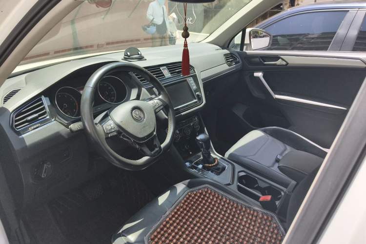 Used Volkswagen Tiguan L 2017 330TSI Automatic Two-Wheel Drive Luxury Edition Left Front Seat