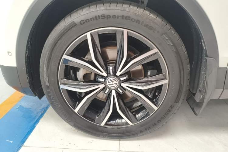 Used Volkswagen Tiguan L 2017 330TSI Automatic Two-Wheel Drive Flagship Edition Left Front Wheel Hub