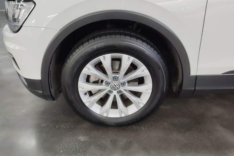 Used Volkswagen Tiguan L 2017 330TSI Automatic Two-Wheel Drive Luxury Edition Left Front Wheel Hub