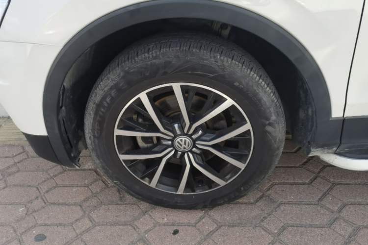 Used Volkswagen Tiguan L 2017 330TSI Automatic Two-Wheel Drive Luxury Edition Left Front Wheel Hub