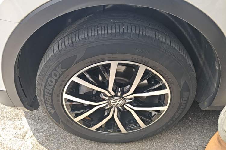 Used Volkswagen Tiguan L 2017 330TSI Automatic Two-Wheel Drive Luxury Edition Left Front Wheel Hub