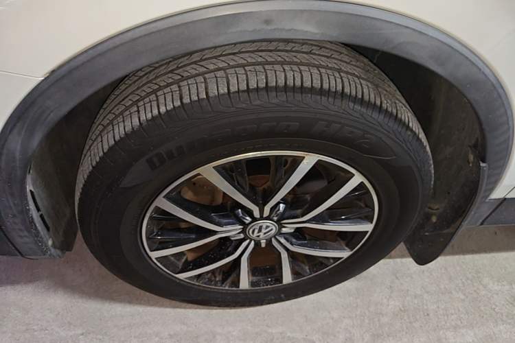 Used Volkswagen Tiguan L 2017 330TSI Automatic Two-Wheel Drive Comfort Edition Left Front Wheel Hub