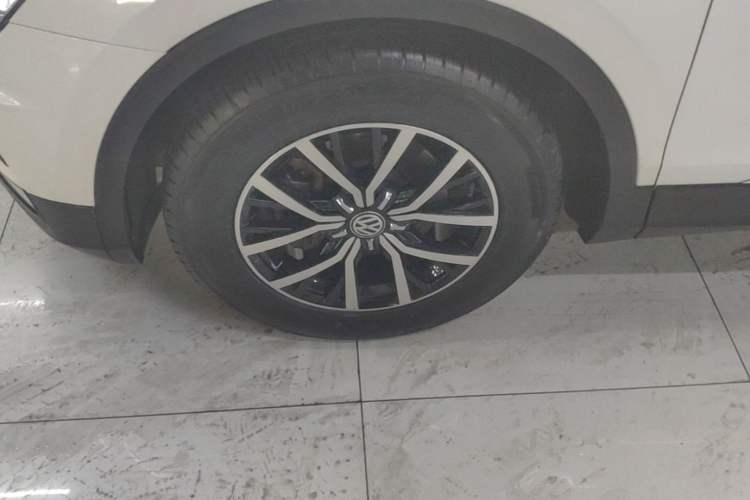 Used Volkswagen Tiguan L 2017 330TSI Automatic Two-Wheel Drive Luxury Edition Left Front Wheel Hub