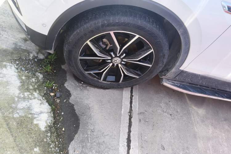Used Volkswagen Tiguan L 2017 380TSI Automatic All-Wheel Drive Supreme Flagship Edition Left Front Wheel Hub