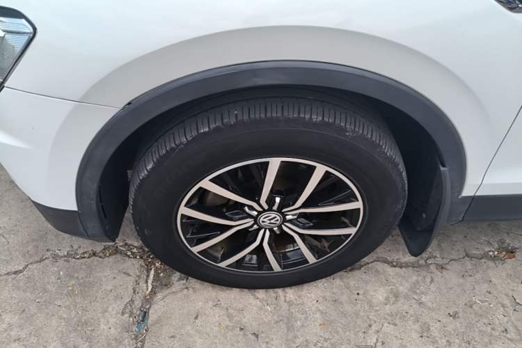 Used Volkswagen Tiguan L 2017 330TSI Automatic Two-Wheel Drive Luxury Edition Left Front Wheel Hub