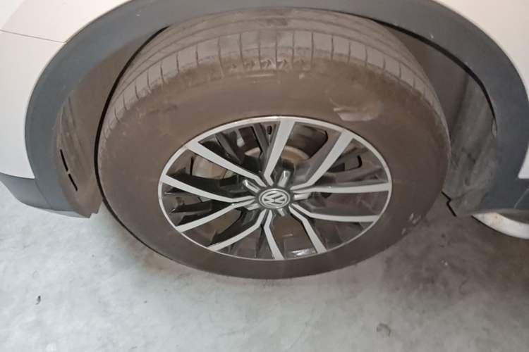 Used Volkswagen Tiguan L 2017 330TSI Automatic Two-Wheel Drive Luxury Edition Left Front Wheel Hub