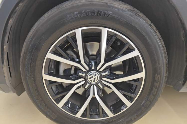 Used Volkswagen Tiguan L 2017 330TSI Automatic Two-Wheel Drive Luxury Edition Left Front Wheel Hub