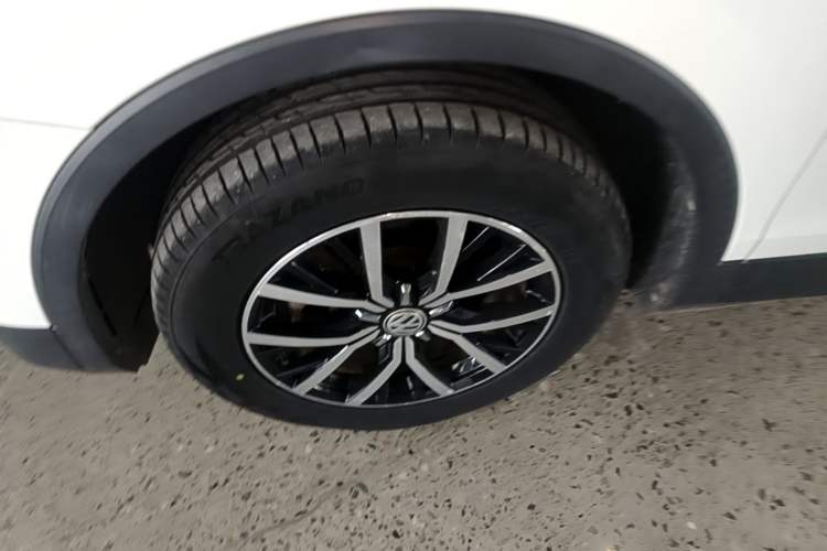 Used Volkswagen Tiguan L 2017 330TSI Automatic Two-Wheel Drive Luxury Edition Left Front Wheel Hub