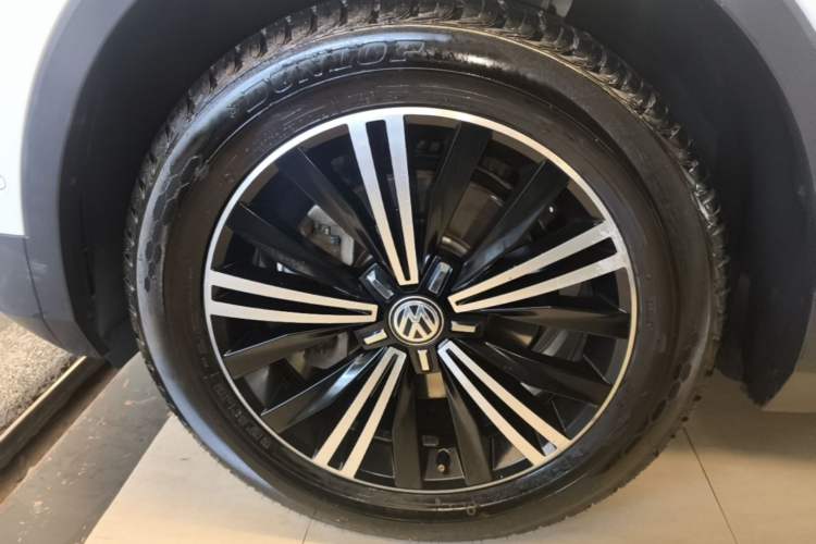 Used Volkswagen Tiguan L 2017 330TSI Automatic Two-Wheel Drive Flagship Edition Left Front Wheel Hub