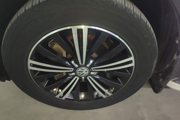 Used Volkswagen Tiguan L 2017 330TSI Automatic Two-Wheel Drive Flagship Edition Left Front Wheel Hub